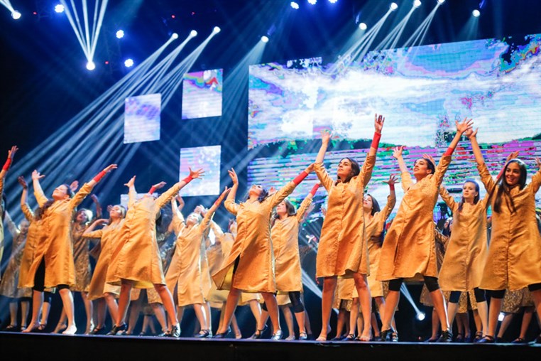 Tribe Dance Hold Your Dream 